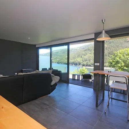 Lobo - Casas Barca Do Rio By Casas * Geres