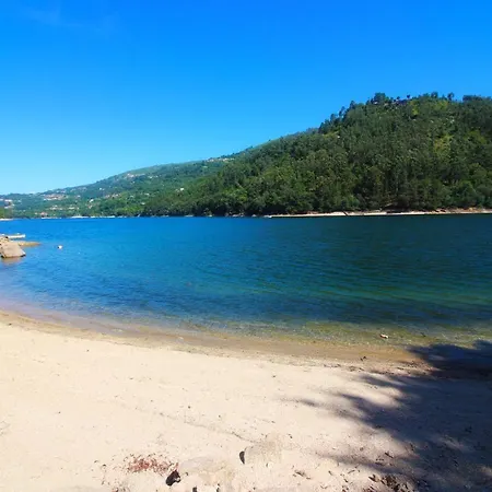 Lobo - Casas Barca Do Rio By Casas * Gerês