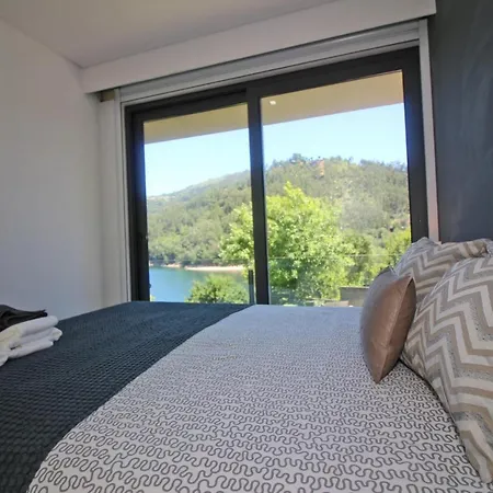 Lobo - Casas Barca Do Rio By Casas