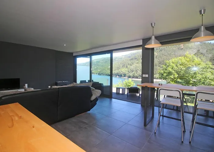 Lobo - Casas Barca Do Rio By Casas * Gerês