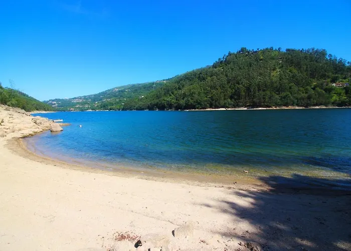 Lobo - Casas Barca Do Rio By Casas * Geres